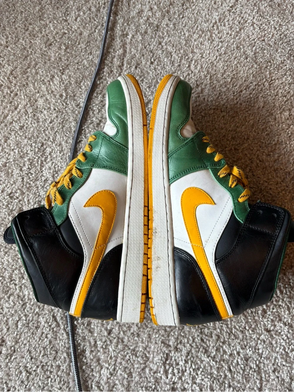 Air Jordan 1 Mid Retro Sonics sz men’s US 13